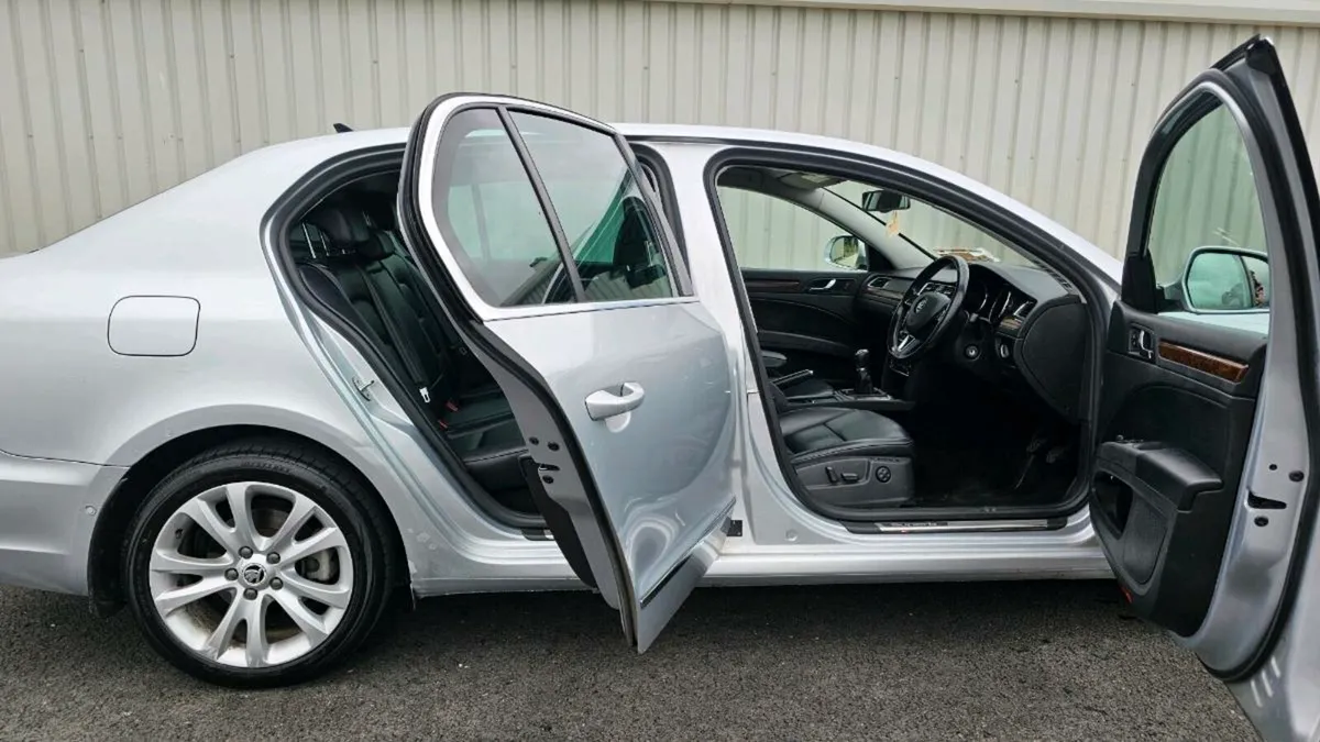 // SKODA SUPERB 2.0 TDI 2015 // - Image 4