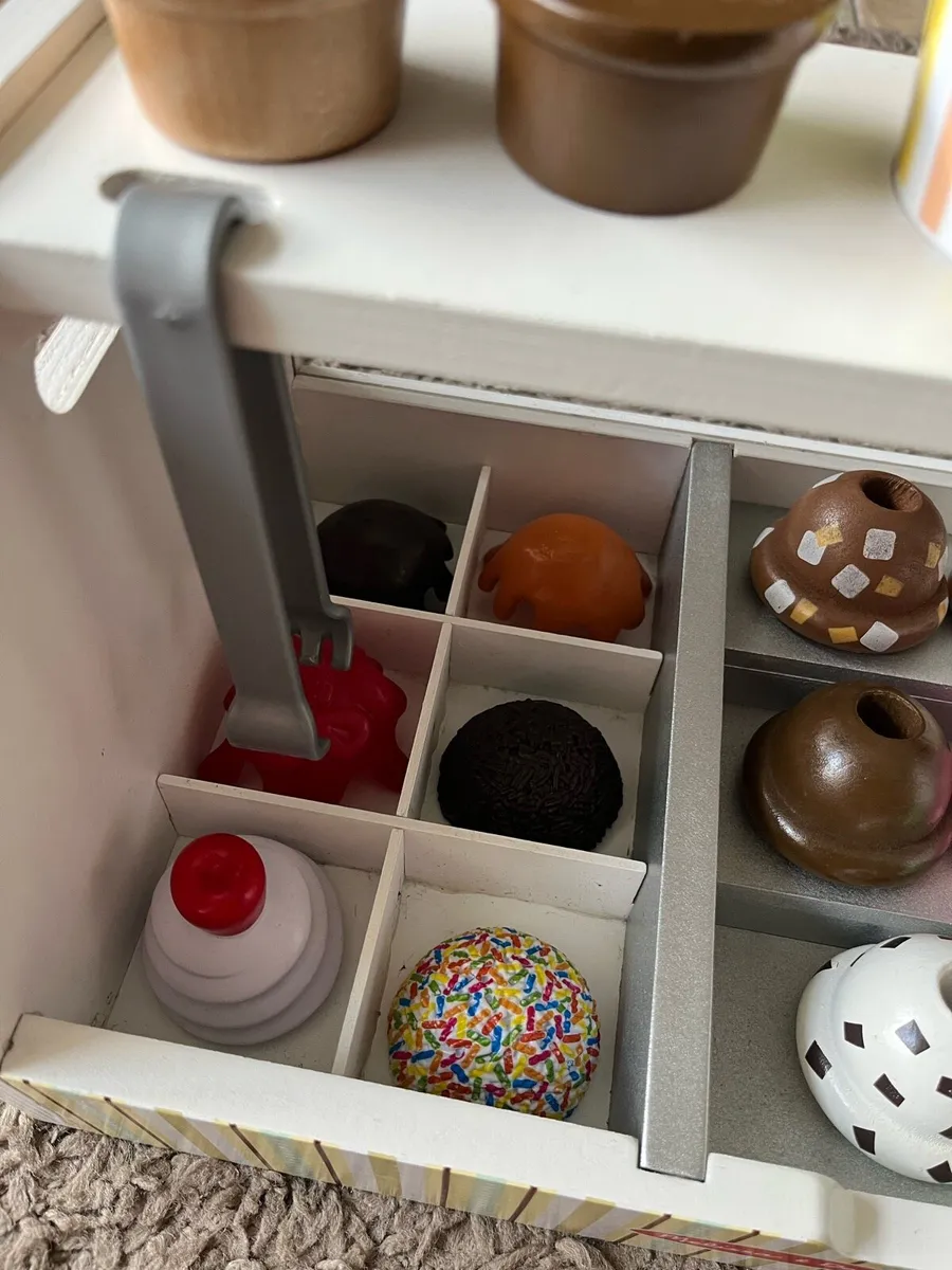 Melissa and Doug Ice Cream Counter - Image 3