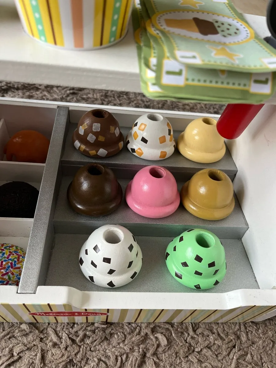 Melissa and Doug Ice Cream Counter - Image 4