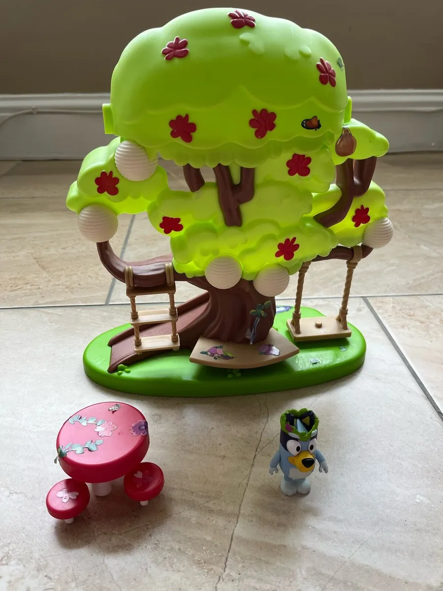 Bluey treehouse play set - Image 1