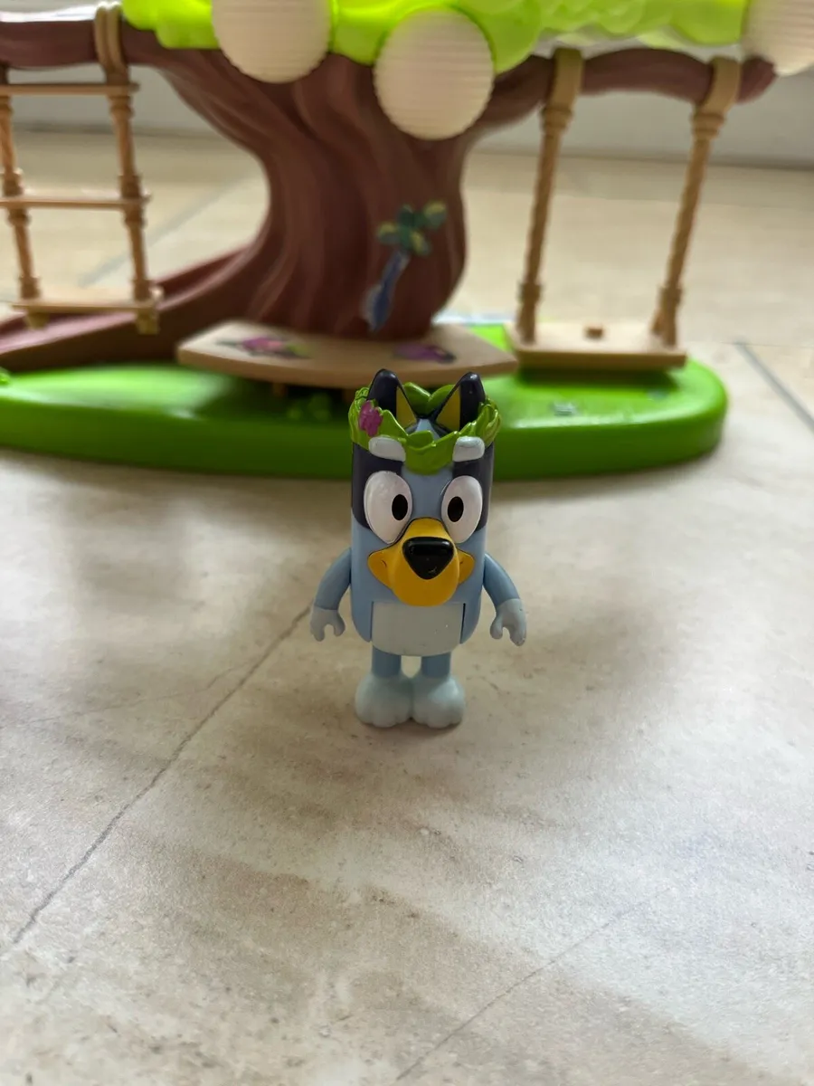 Bluey treehouse play set - Image 2