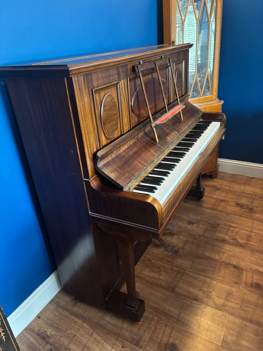 Piano - Image 1