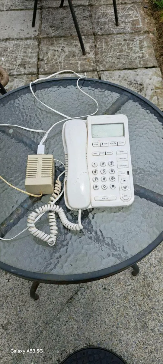 Late 80s phone - Image 1