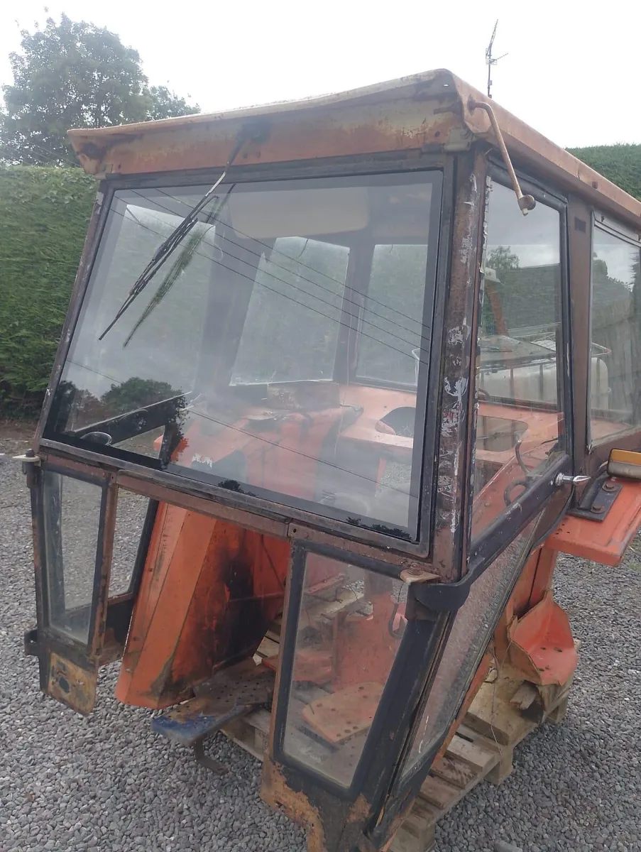 Same Saturno  /Lamborghini 503  Cab - Image 3