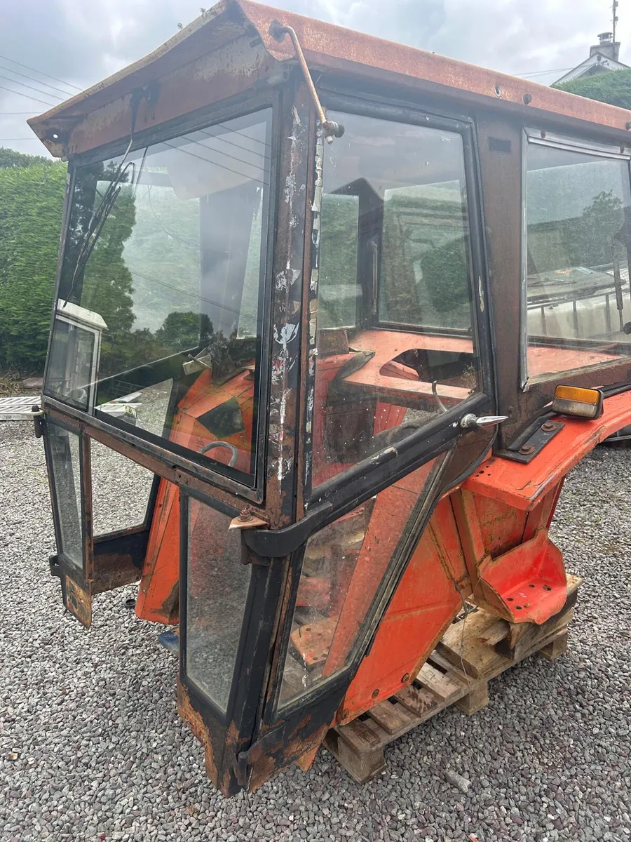 Same Saturno  /Lamborghini 503  Cab - Image 4
