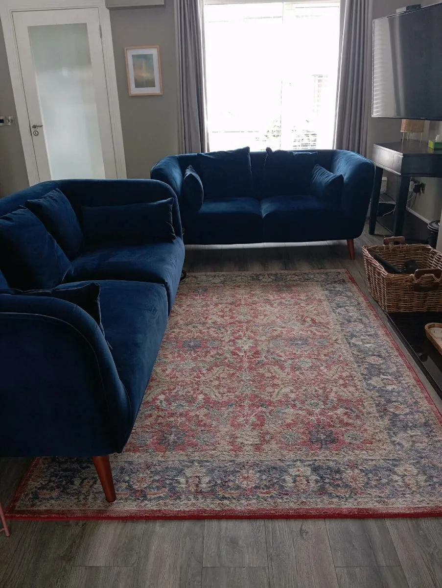Large rug - Image 1