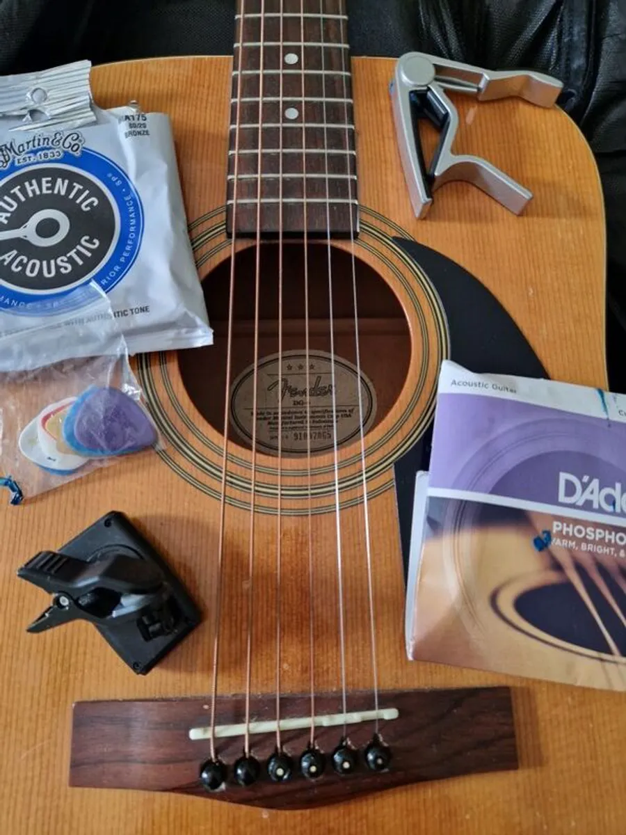 Guitar + case, strings,tuner + - Image 3