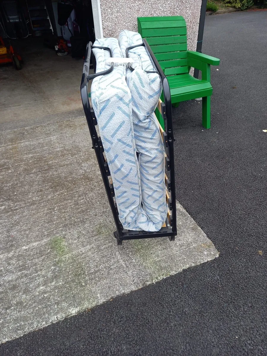 Fold up bed perfect condition