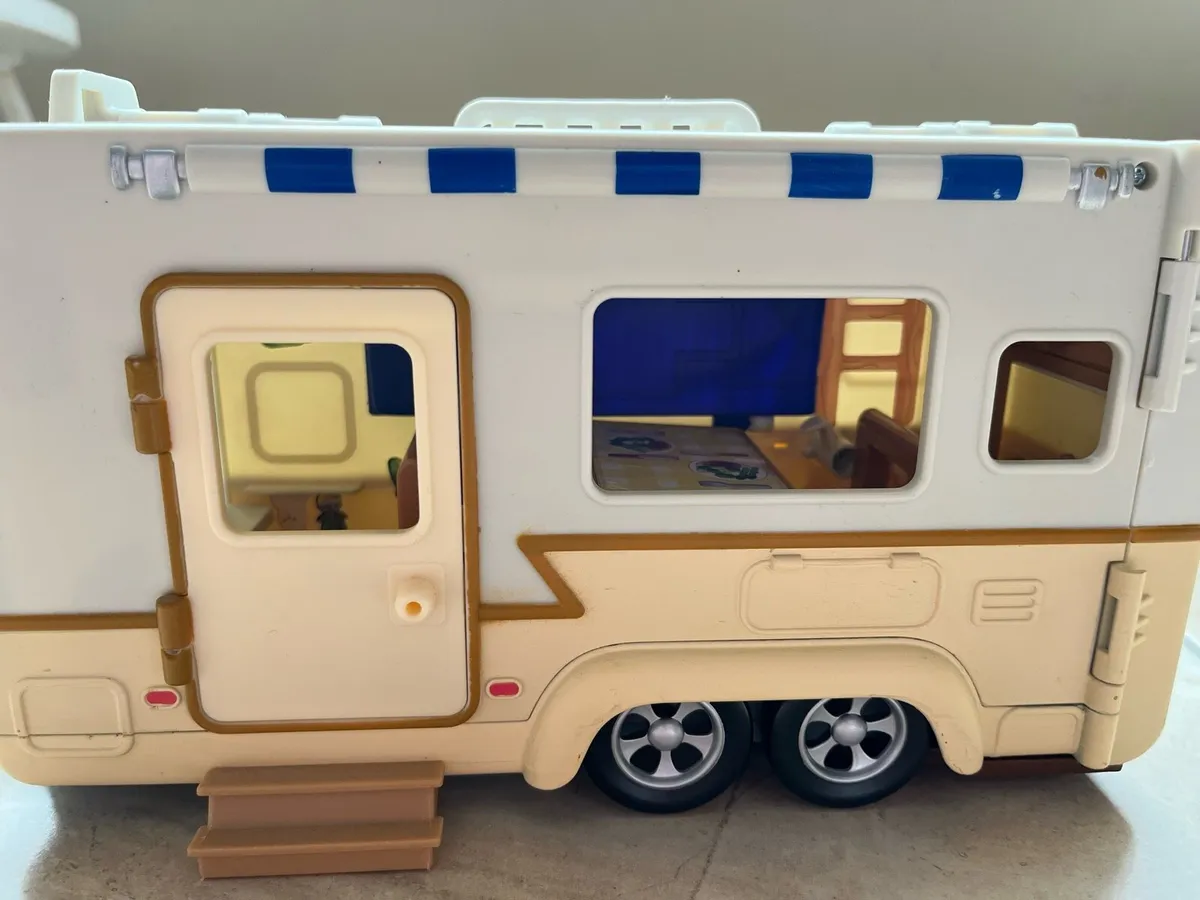 Bluey caravan play set - Image 2