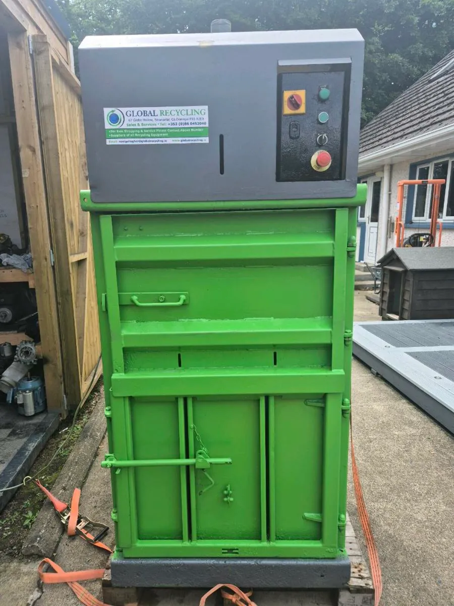 Cardboard baler compactor - Image 1