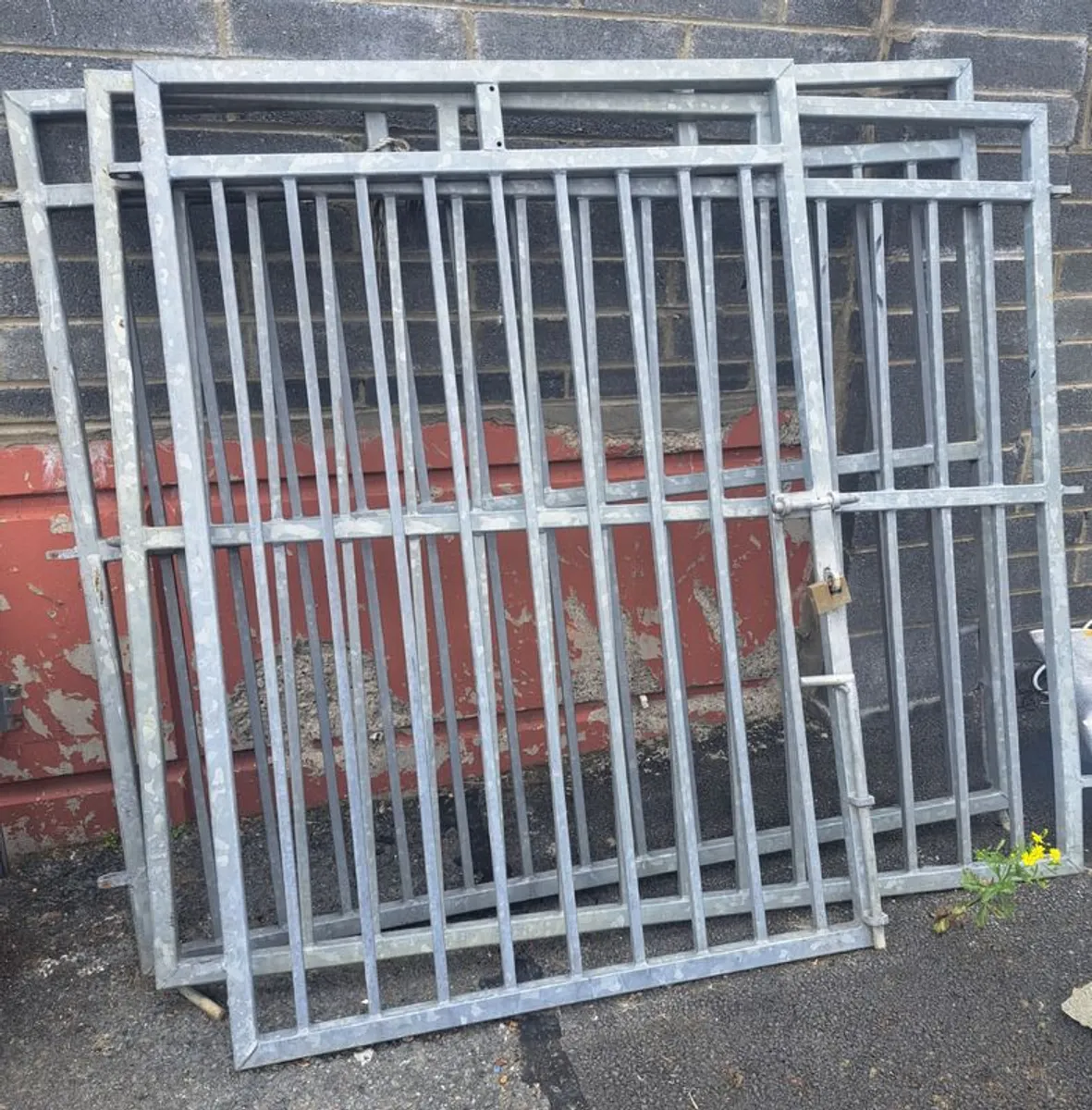 Gates - Image 1