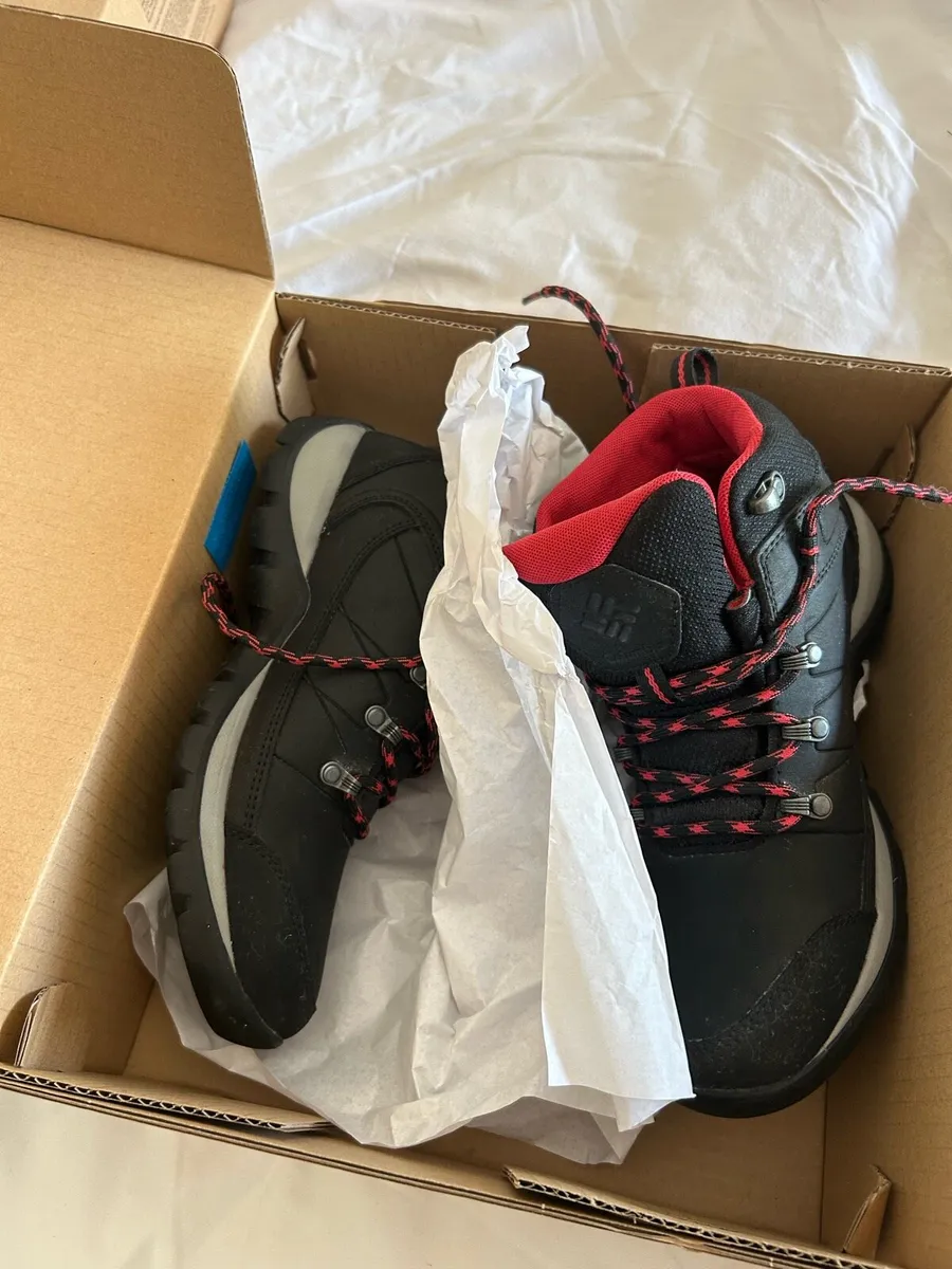 Walking shoes - Image 1