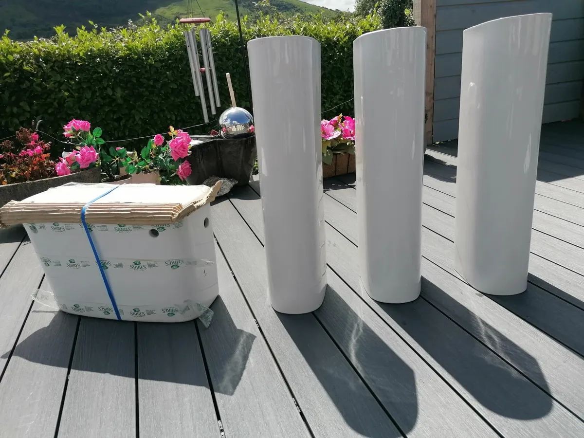 Shires white floor mounted full pedestal. - Image 3