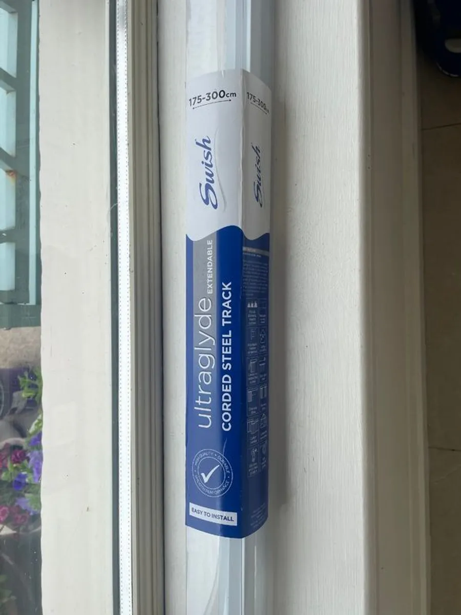 Curtain rail - Image 1