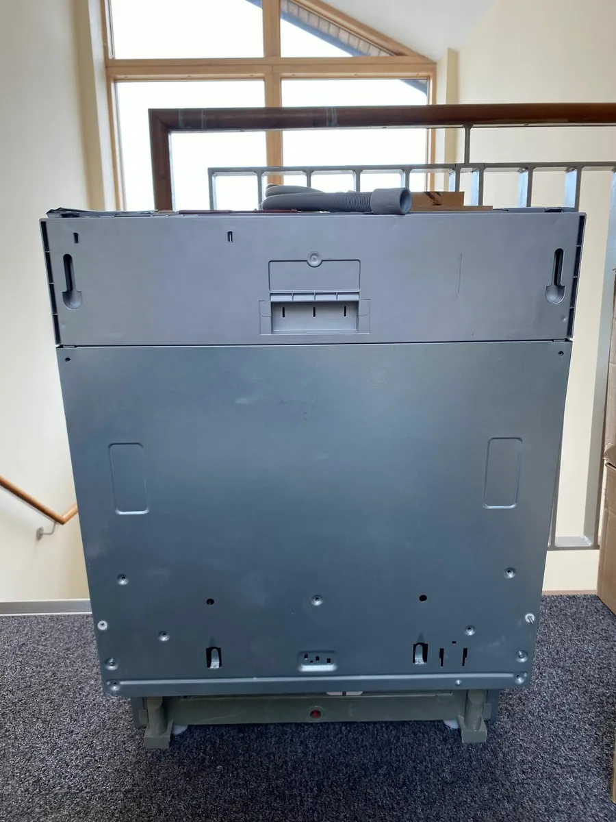 Whirlpool Integrated Dishwasher – Hardly Used! - Image 1