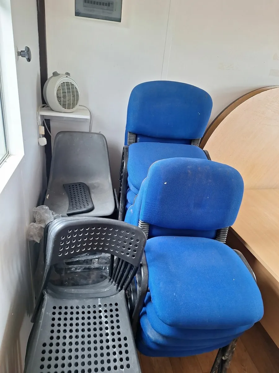 Office chairs / furniture - Image 3