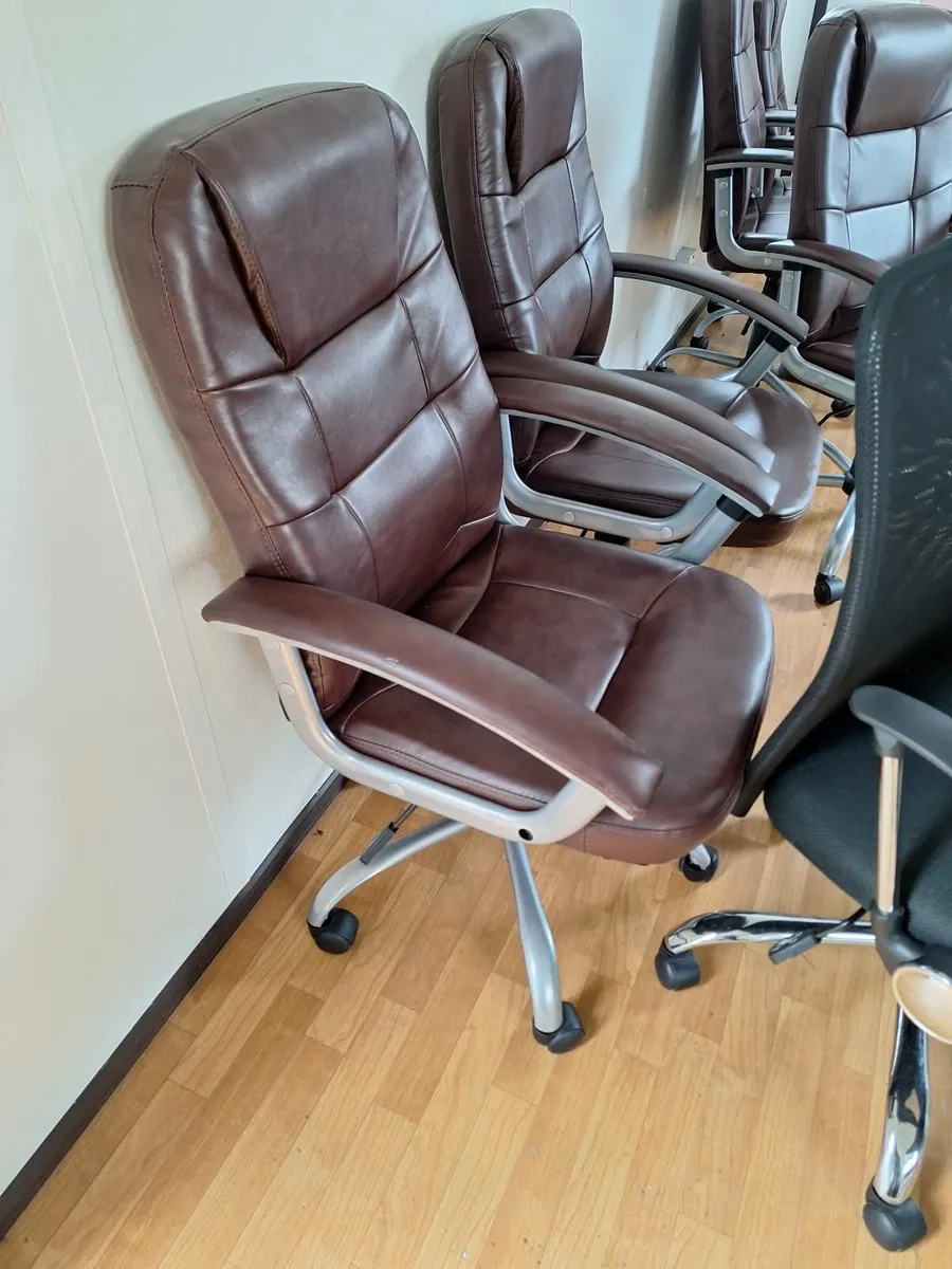 Office chairs / furniture - Image 2