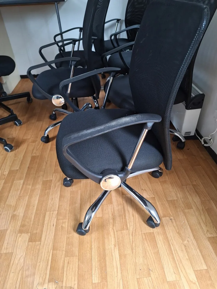Office chairs / furniture - Image 4