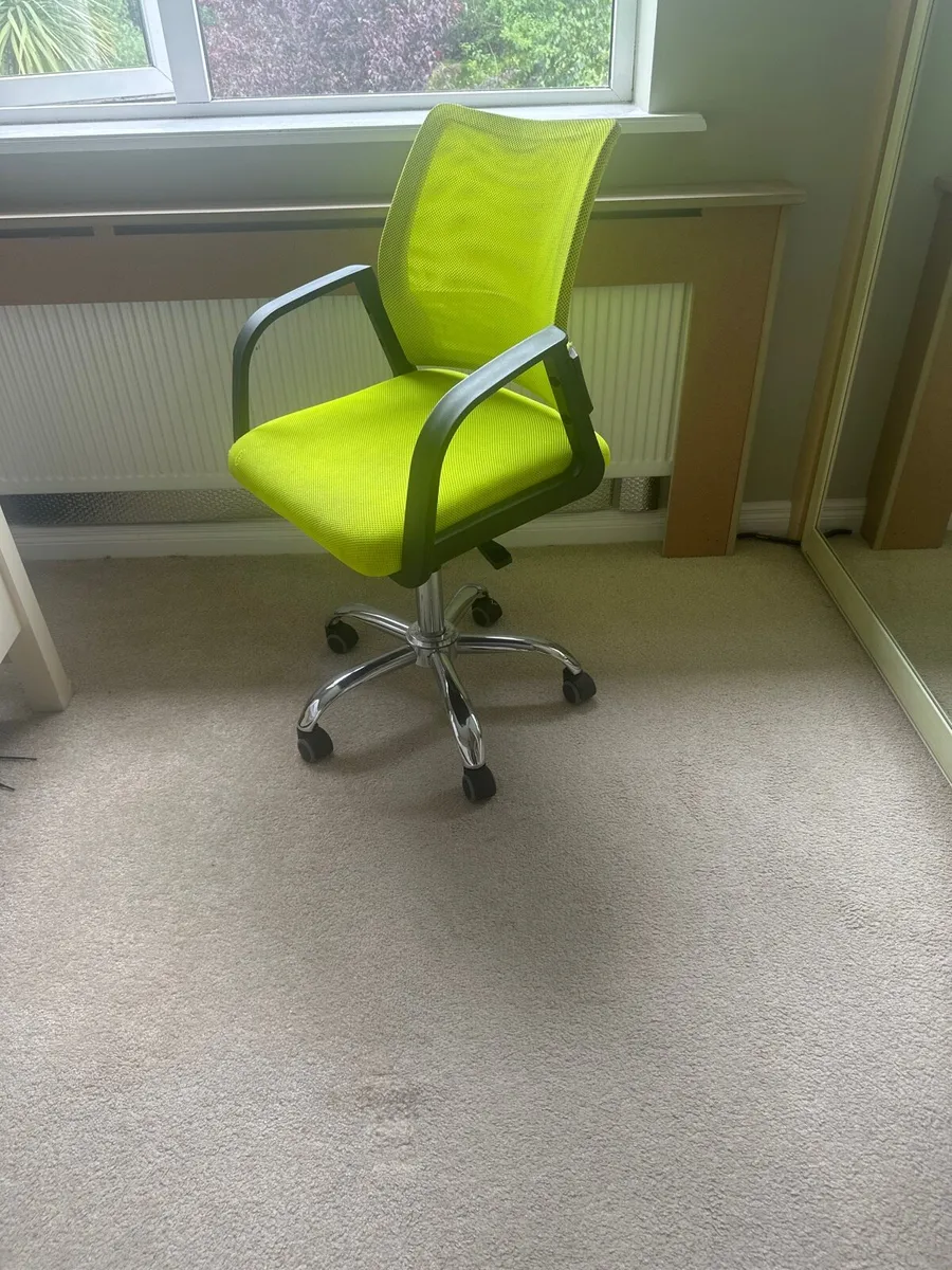 Ergonomic desk chair - Image 1