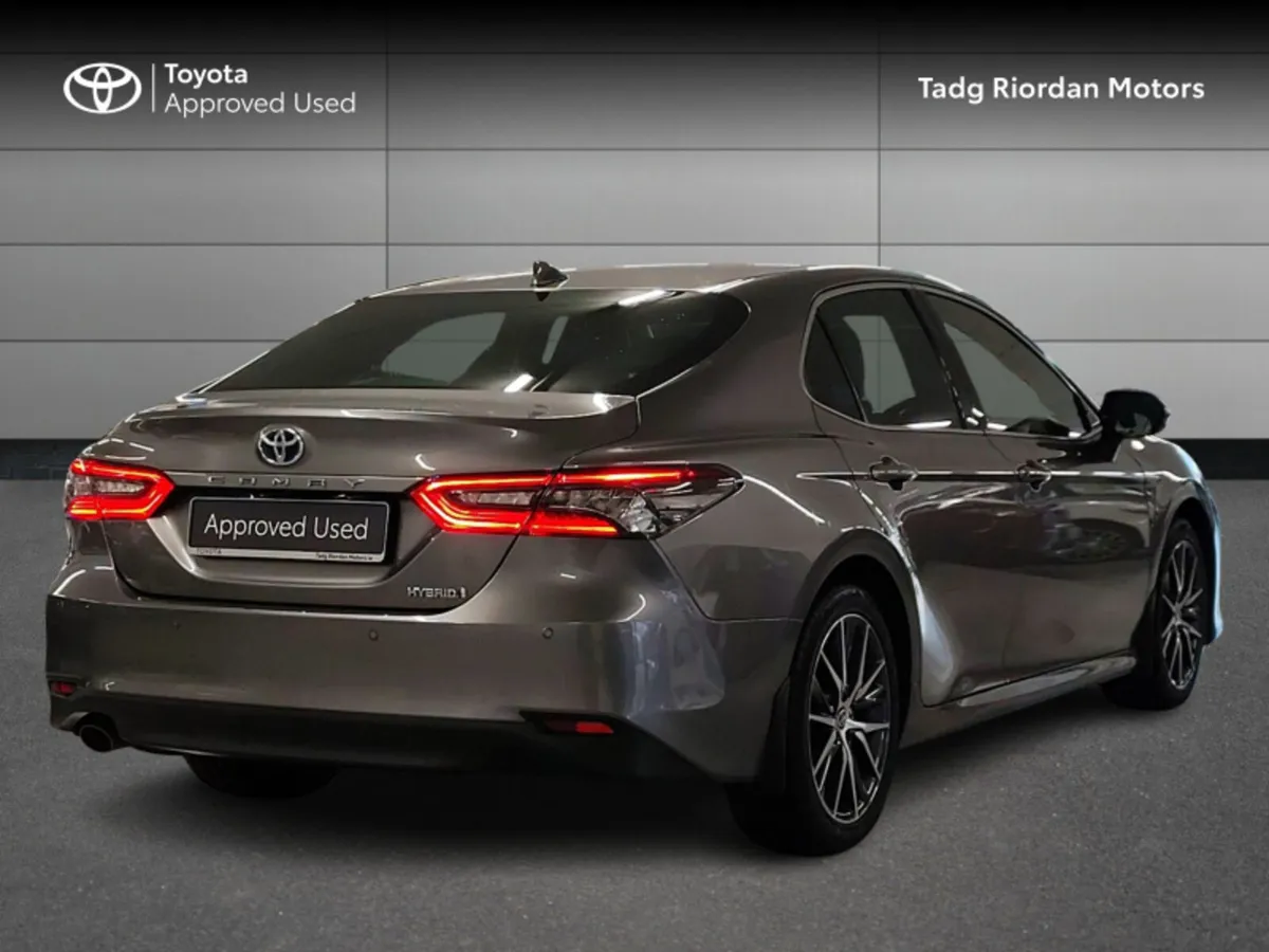 Toyota Camry PLATINUM EDITION - Image 2