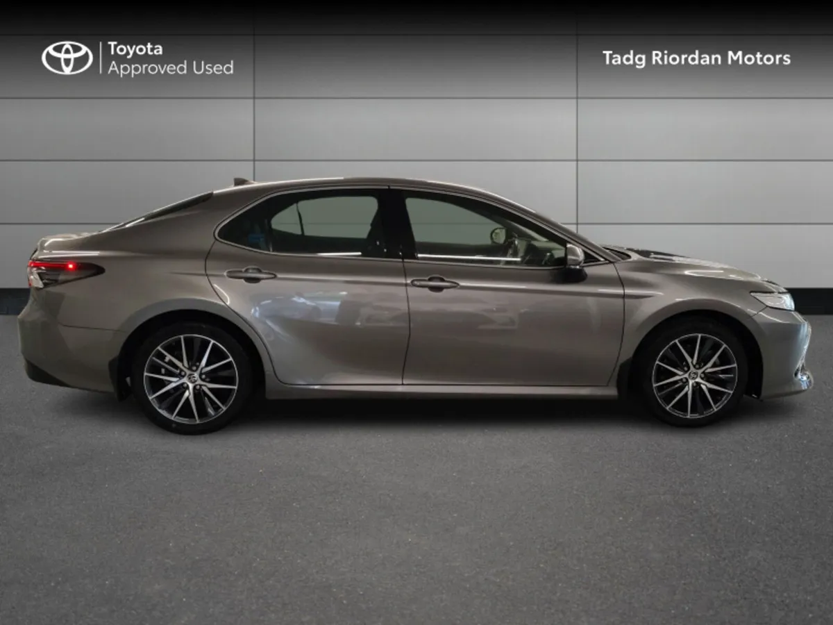 Toyota Camry PLATINUM EDITION - Image 3