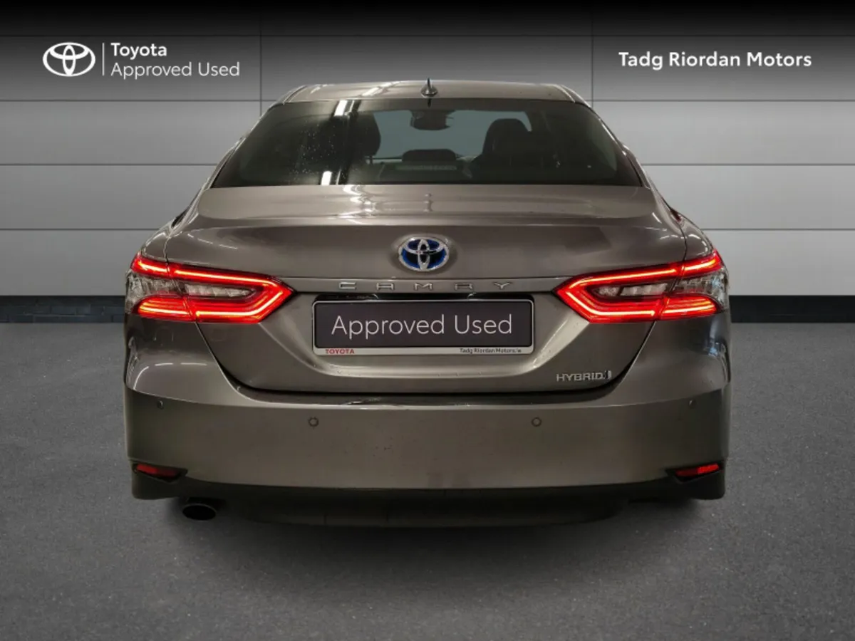 Toyota Camry PLATINUM EDITION - Image 4