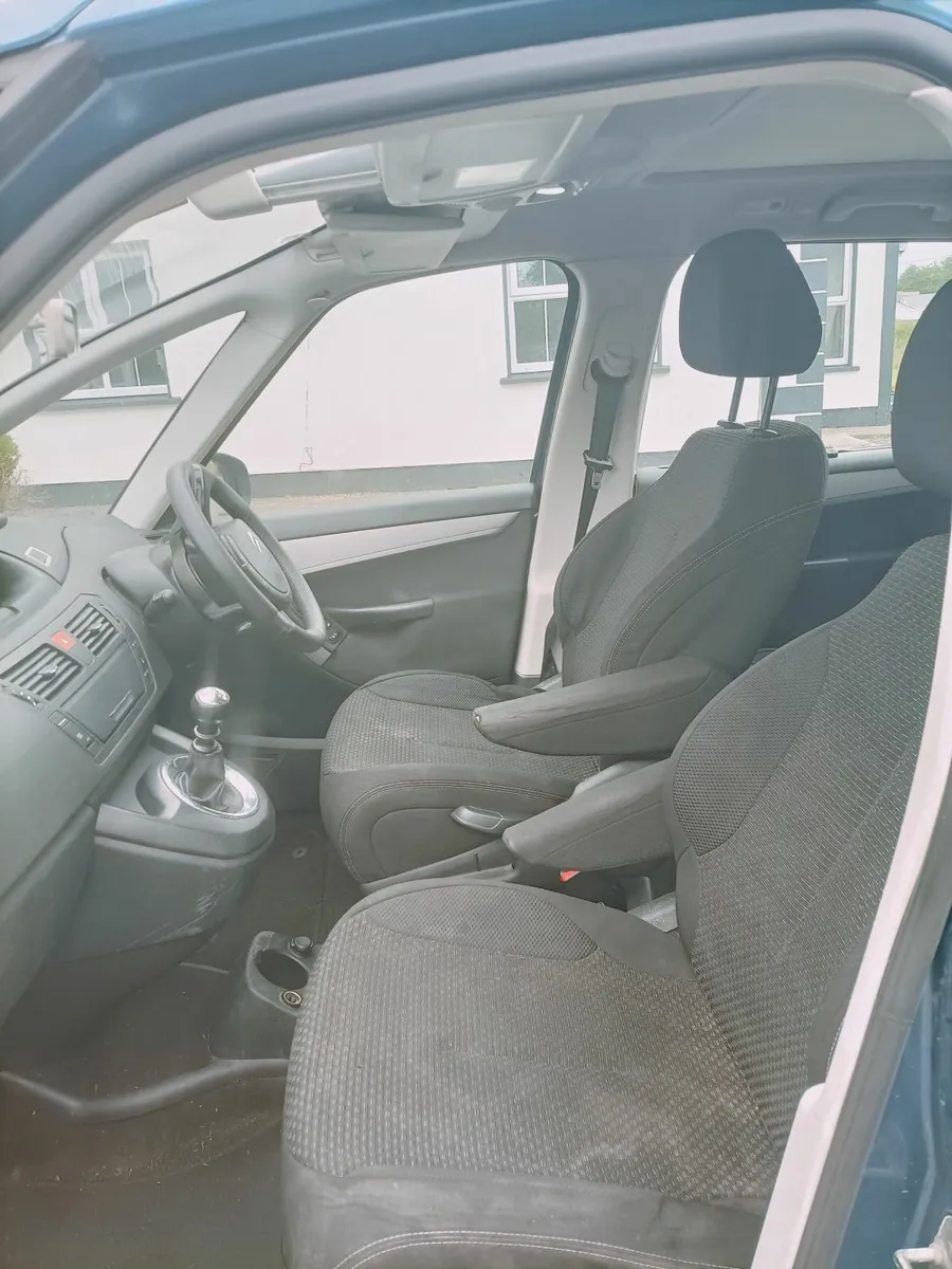 Citroen C4 Picasso 2011 - Image 2
