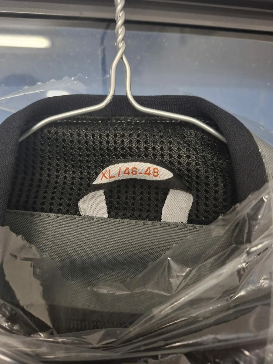 Givi top box new  and bits - Image 4