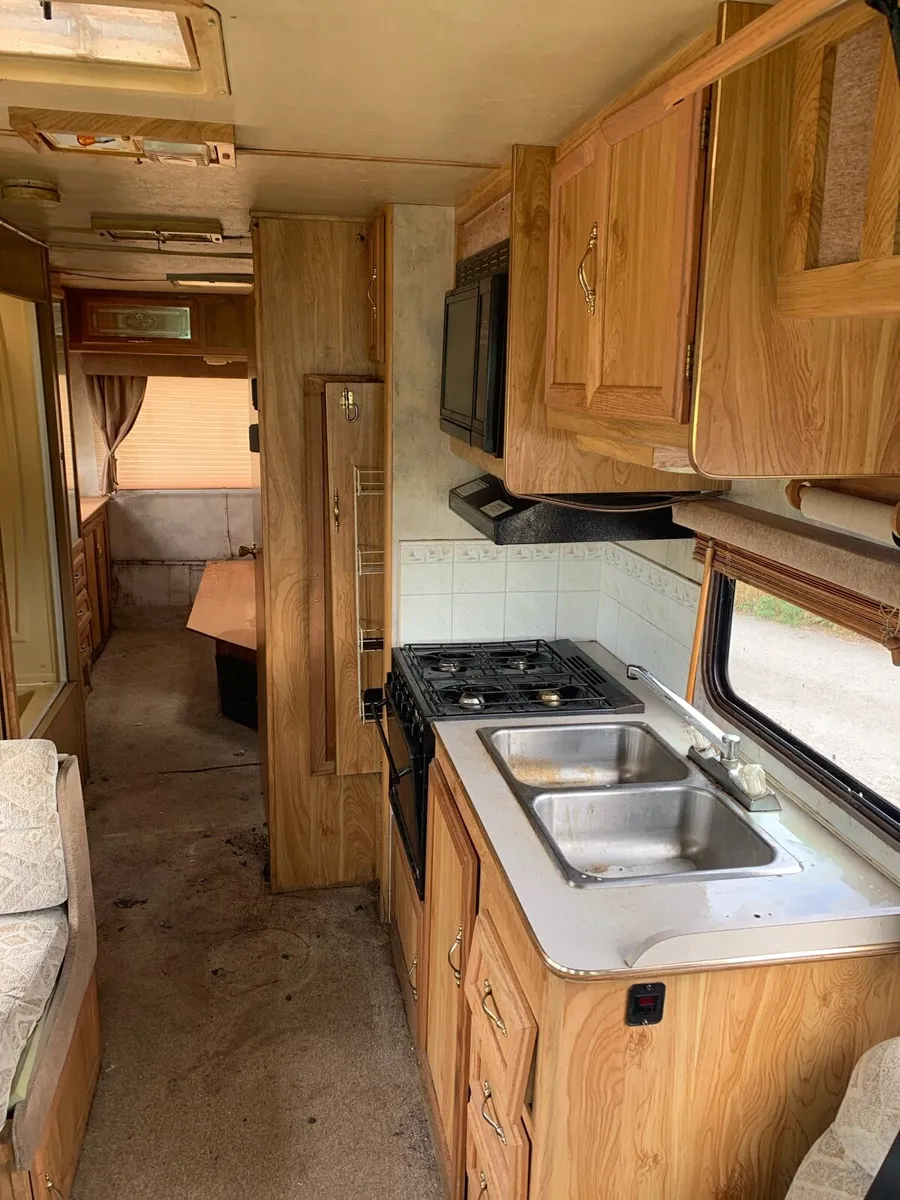Ford four winds RV - Image 4
