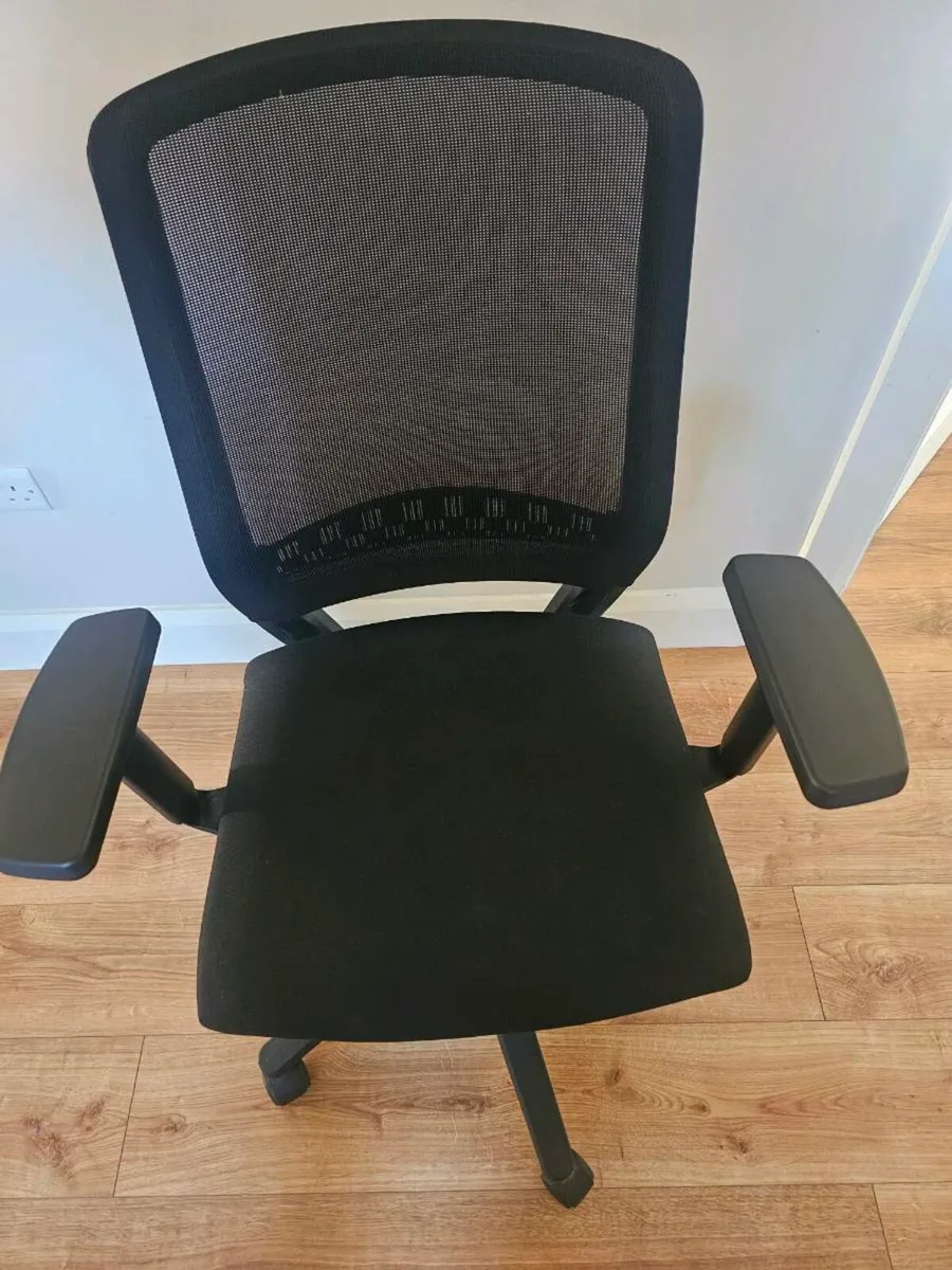 Office chair, Excellent condition - Image 1