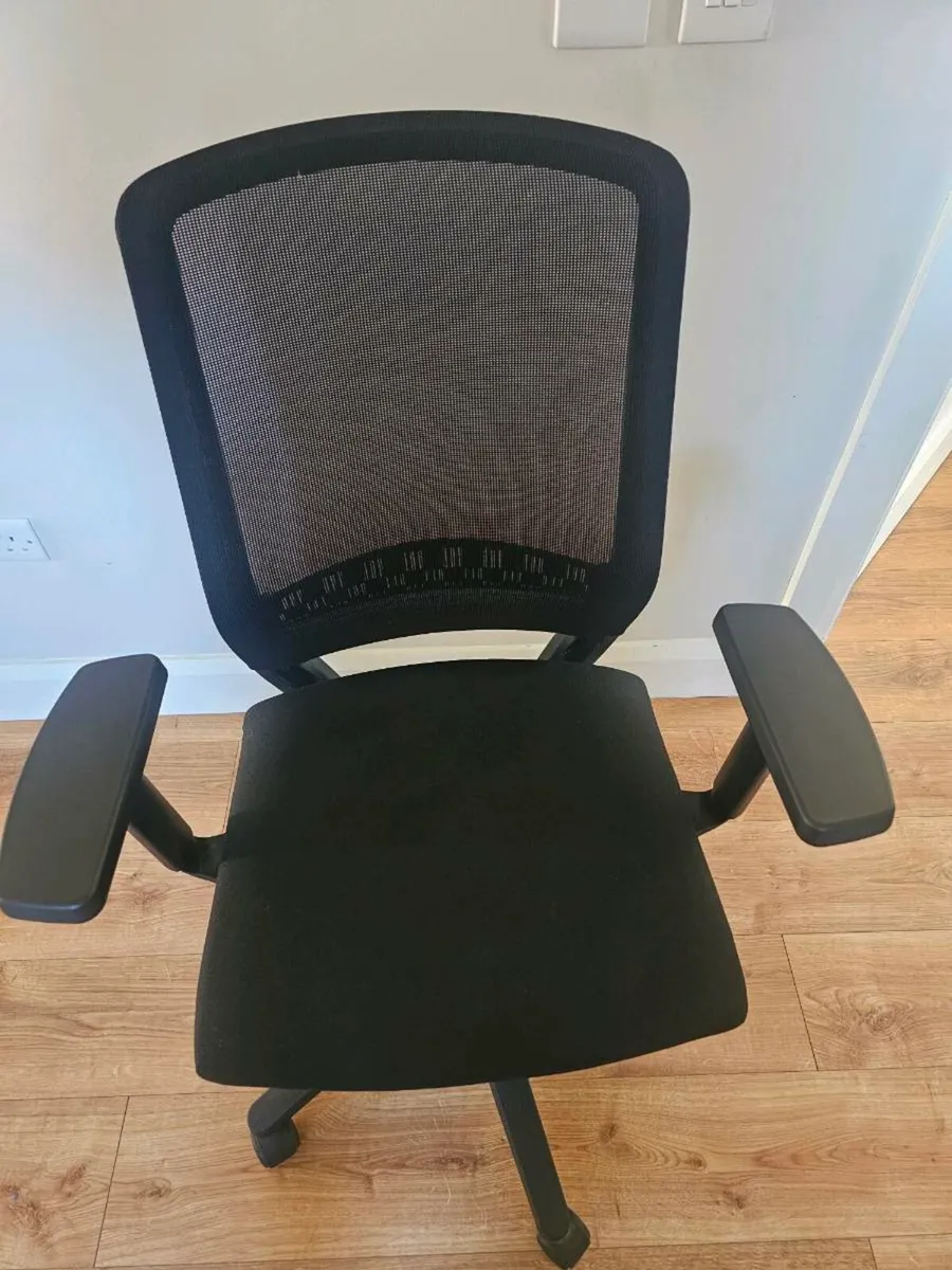 Office chair, Excellent condition - Image 2