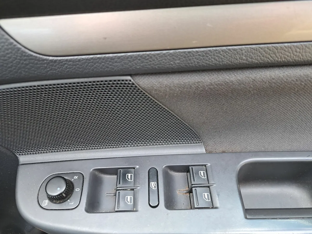 Volkswagen Golf 2008 - Image 2