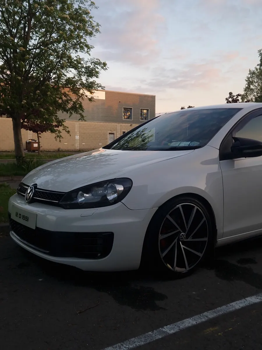 Volkswagen Golf 2012 - Image 2
