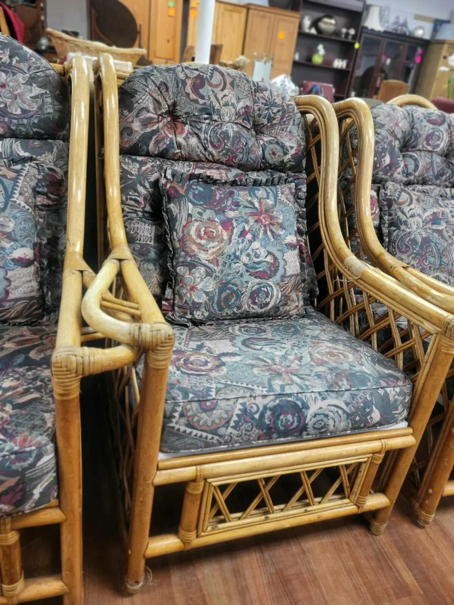 North West Hospice Charity Shop wicker suite - Image 3