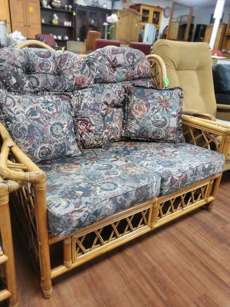 North West Hospice Charity Shop wicker suite - Image 4