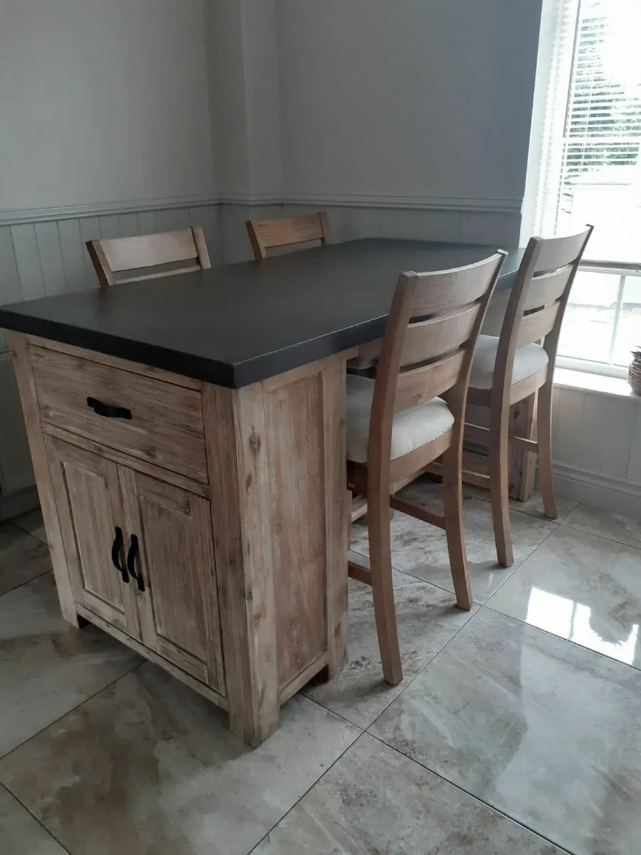 Breakfast island and 4 bar stools - Image 3