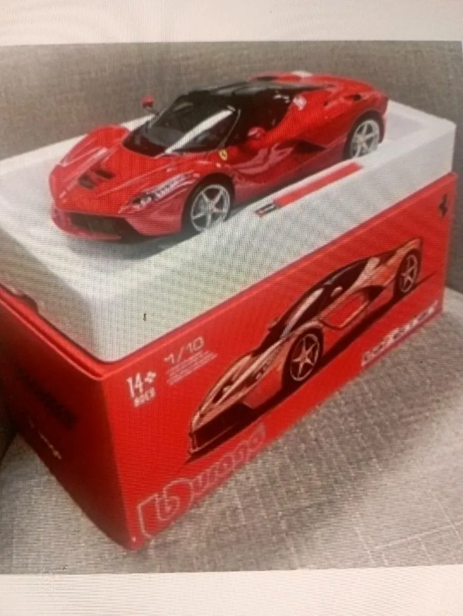 BbURAGO La FERRARI DIE-CAST SPORTS CAR - Image 1