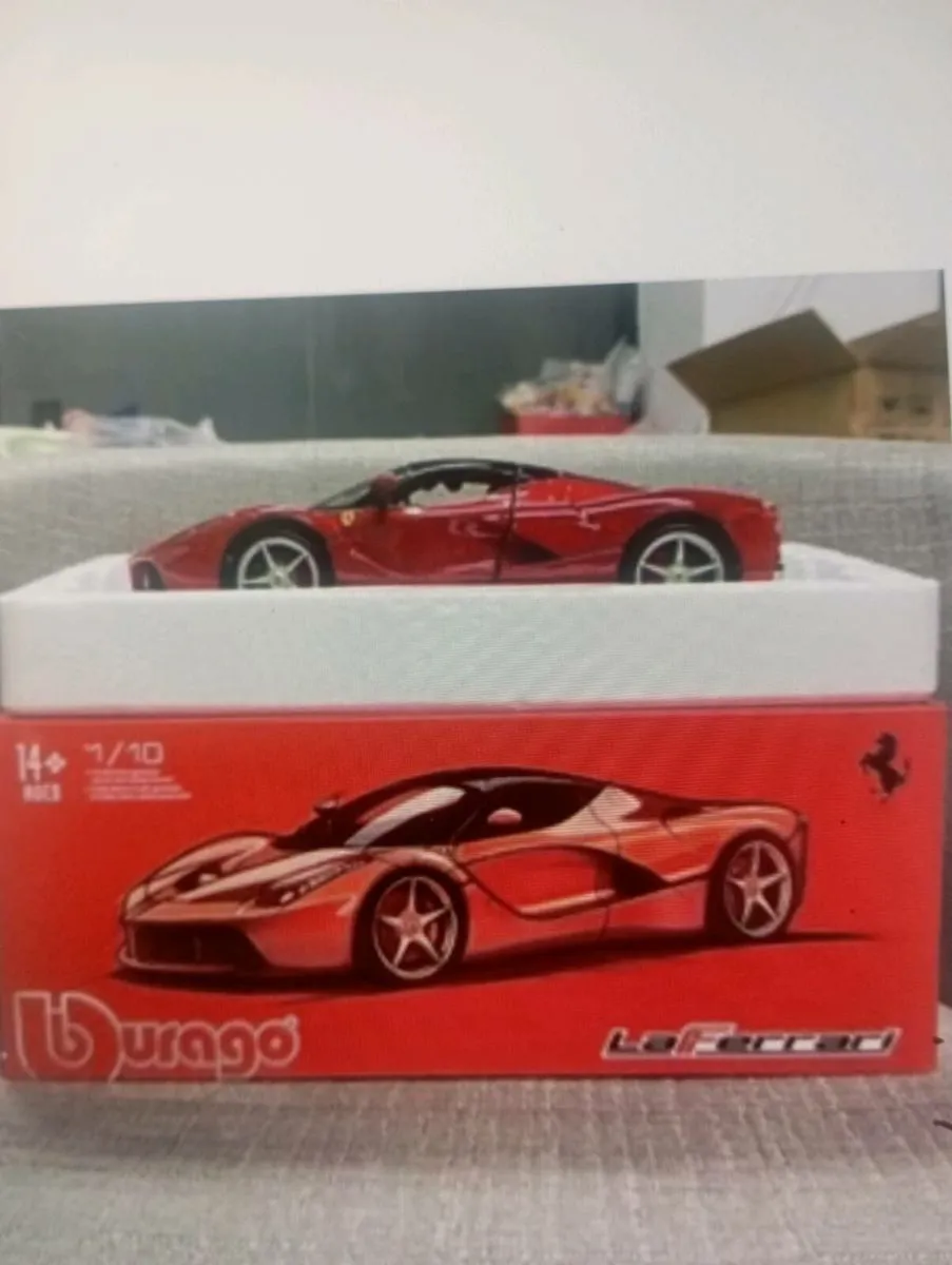 BbURAGO La FERRARI DIE-CAST SPORTS CAR - Image 3