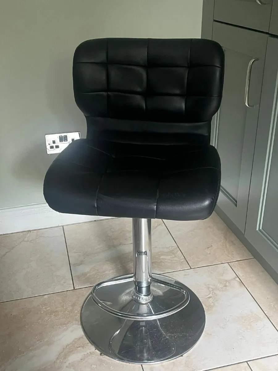 Kitchen high stools