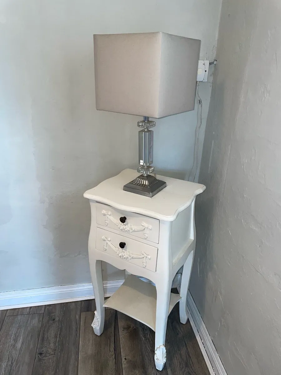 Stylish Side Table with Modern Lamp - Image 3