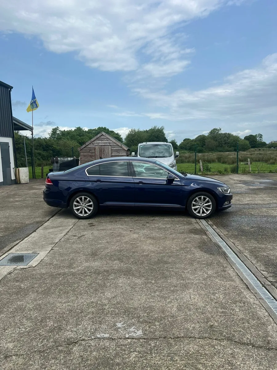 VOLKSWAGEN PASSAT - Image 2