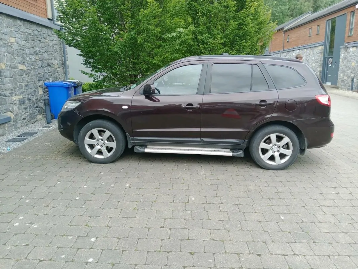 Hyundai Santa Fe 2010 auto - Image 1