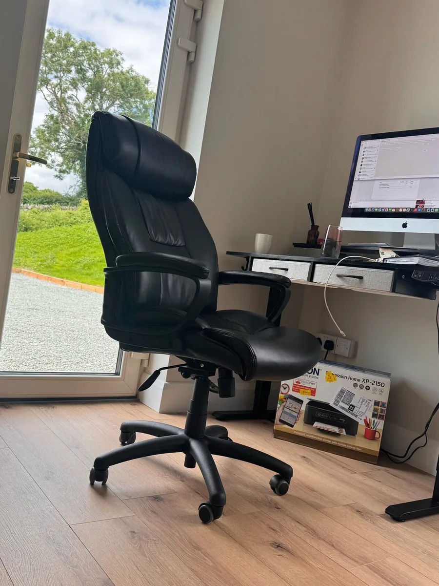 Office chair - Image 1