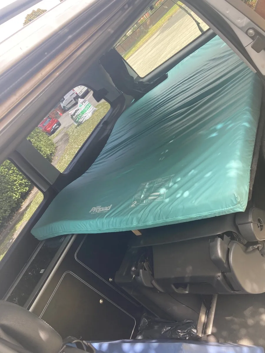 Camper, Converted 6 Seats - Image 3