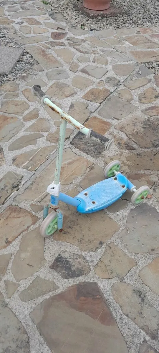 Kids scooter and car - Image 2