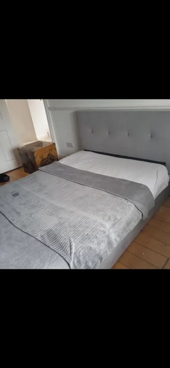 Double bed - Image 1