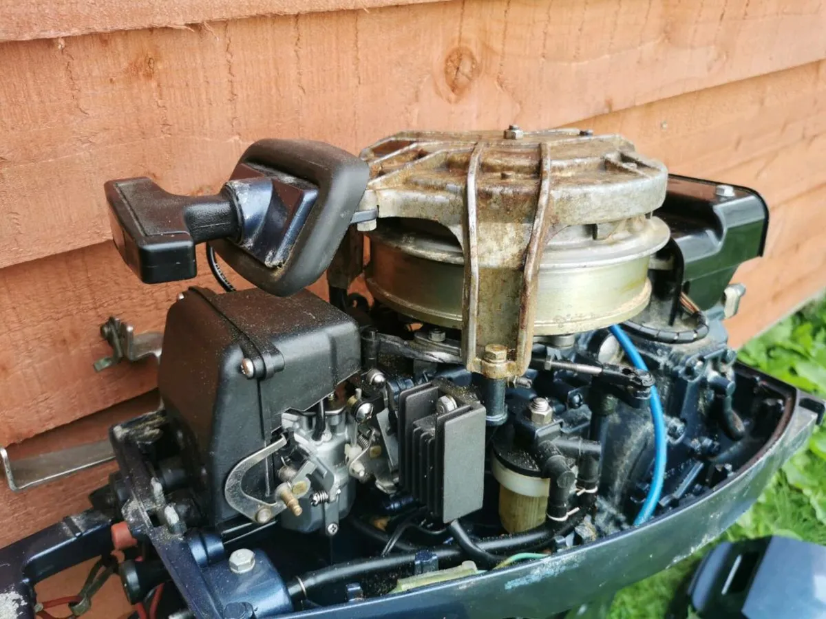 Yamaha 9.9hp 2 stroke engine - Image 4