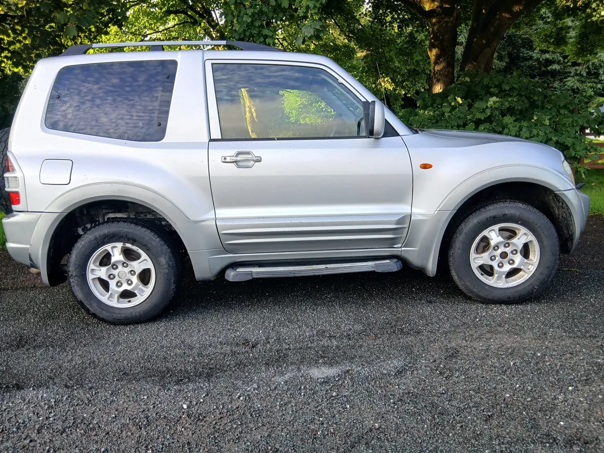 Mitsubishi Pajero 2001 - Image 2