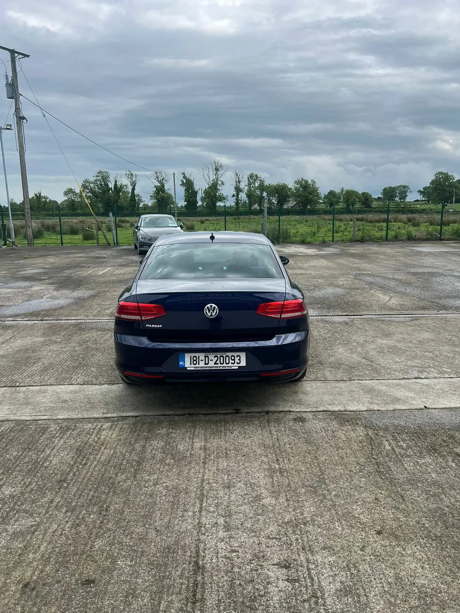 VOLKSWAGEN PASSAT - Image 4