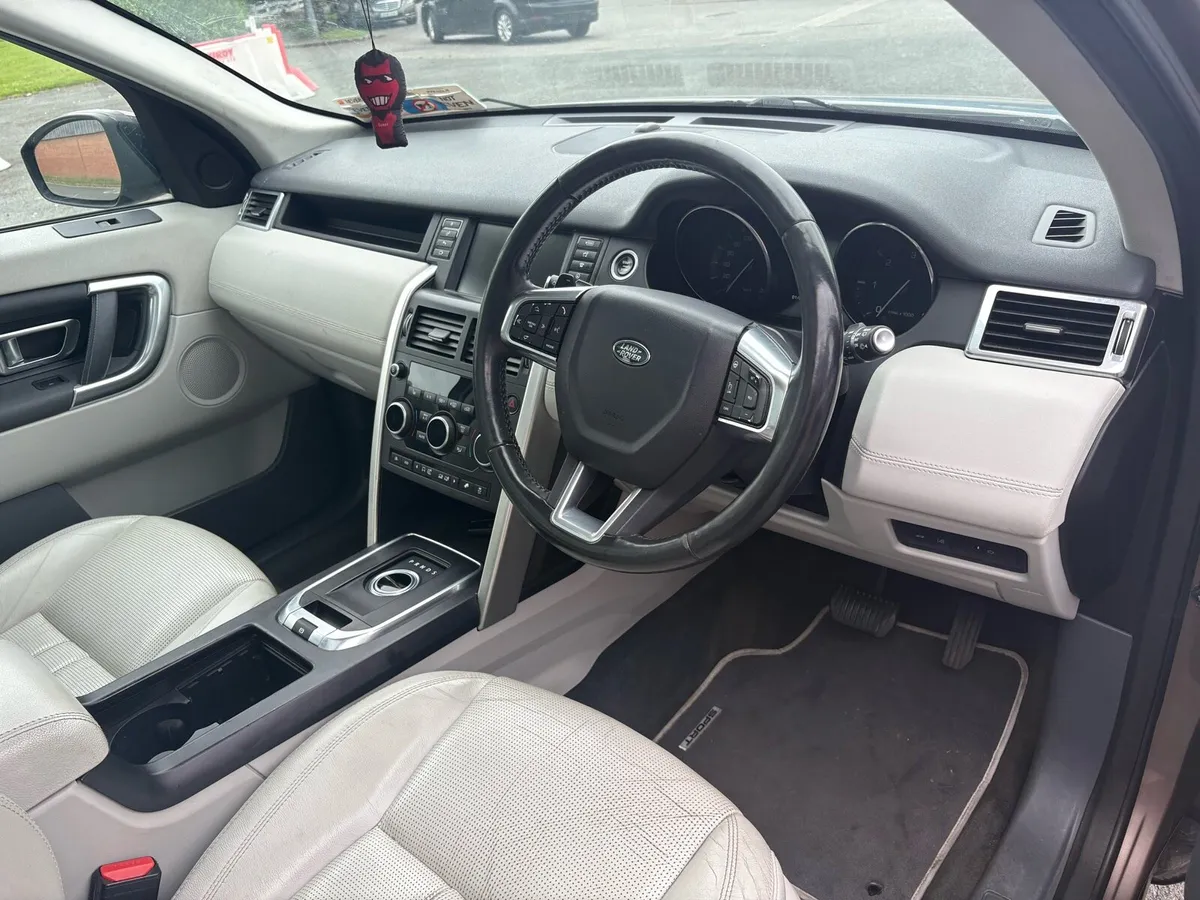 Land Rover Discovery Sport - Image 2